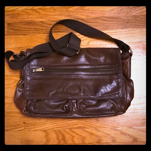 Fossil Handbags - OFFERS??? Fossil Leather Labtop crossbody